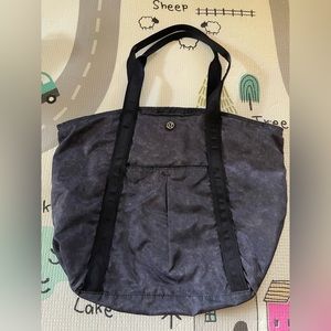 Lululemon Live Free Tote